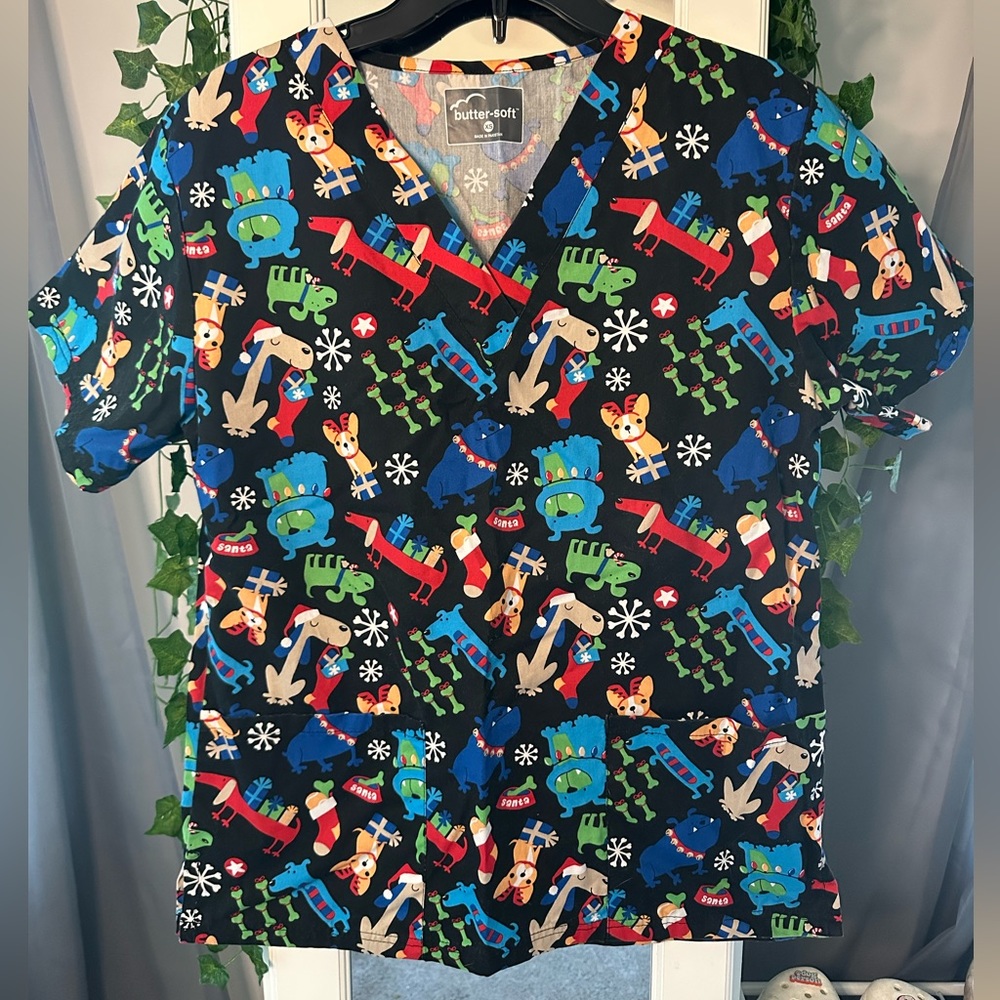 christmas pup extra small scrub top! brand: butter-soft